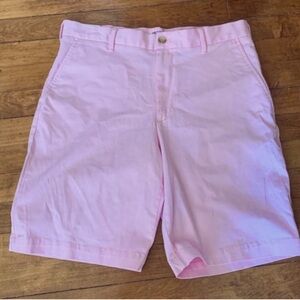 Size 30 pink IZOD Mens shorts 
Like new